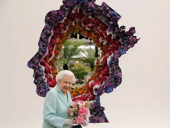 The Queen reportedly showed off her dark sense of humor at the Chelsea Flower Show in 2016.