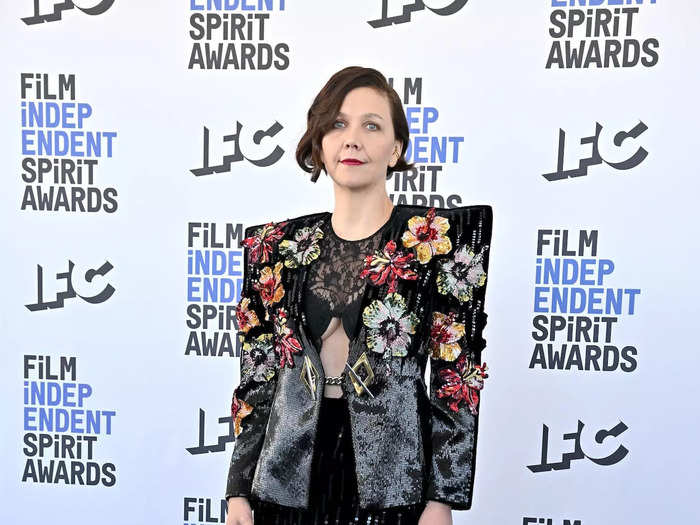 Maggie Gyllenhaal walked the red carpet in a bold Gucci suit covered with a floral design. Her jacket, which was held together by a chain, revealed her lace-covered bra.