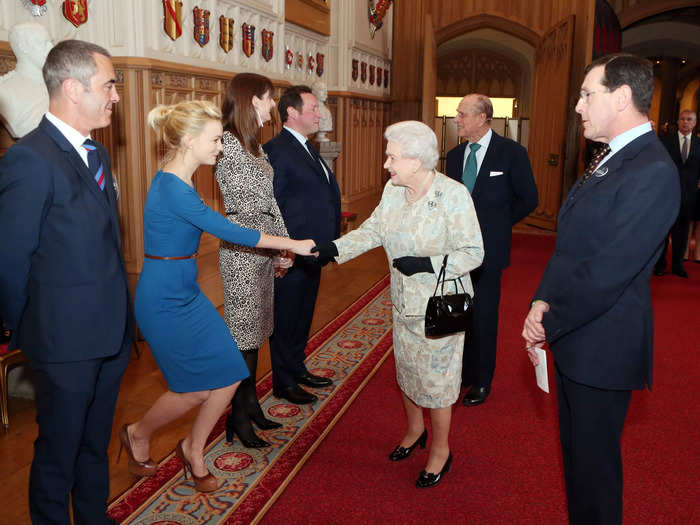 Carey Mulligan gave a traditional curtsy when she met the Queen in 2013.