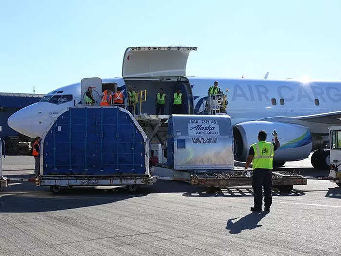 The freighters, which will be deployed on routes ranging from 600 – 1,400 nautical miles, will save up to 25% on operating costs compared to the classic Boeing 737 and competing turboprops.