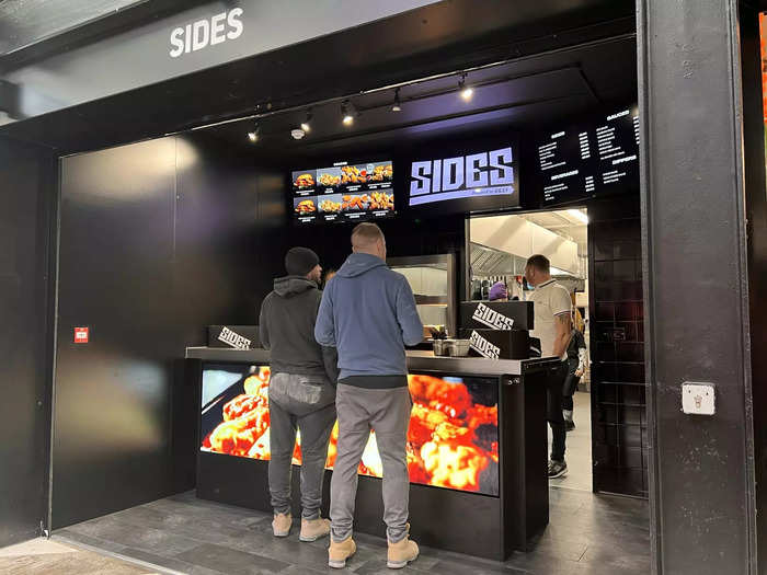 Sides is a fried chicken food chain that launched in November 2021 by a group of seven Youtubers. Until now, it was only available on delivery services.