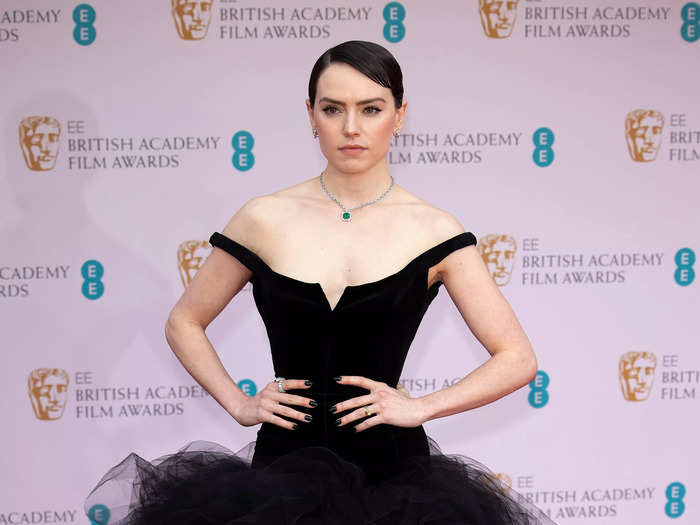 Daisy Ridley brought the drama in an all-black Vivienne Westwood gown, featuring a sleek bodice and ruffled skirt.