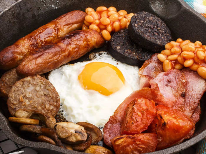 A traditional Irish breakfast is very similar to a "full English" breakfast, except for a few ingredients.