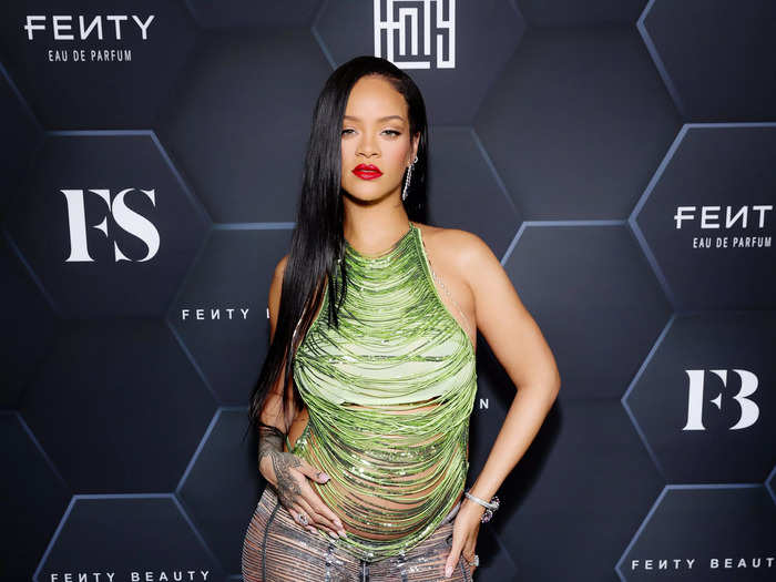 After announcing her pregnancy, Rihanna began to subvert expectations of pregnant women by opting for daring and fitted outfits.