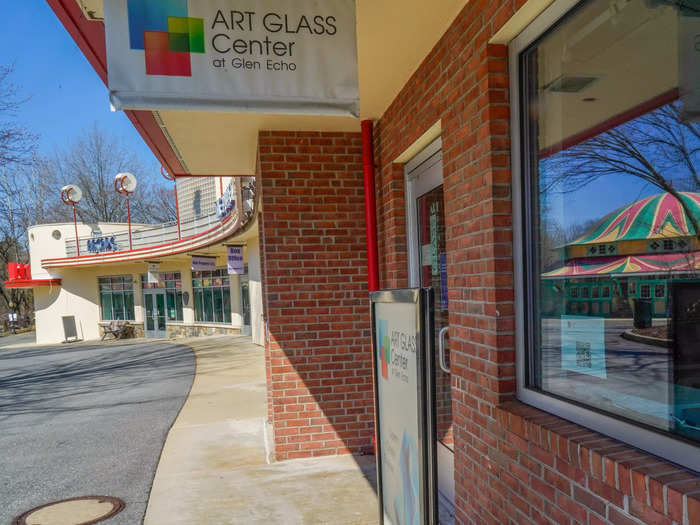 Another is the Art Glass Center, a school and gallery for glass formed in a kiln. Students can learn to make mosaics, jewelry, and glass beads, according to the center