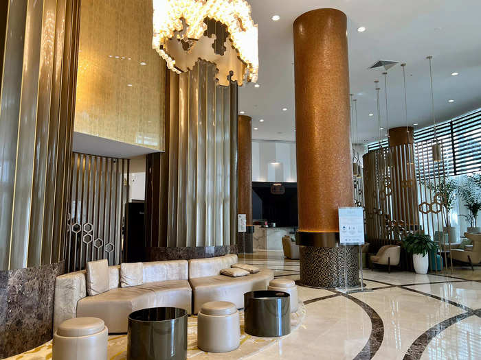 Walking in, I was impressed with the elegance of the spacious lobby, which was decked out in a palette of creams, black, and metallics.