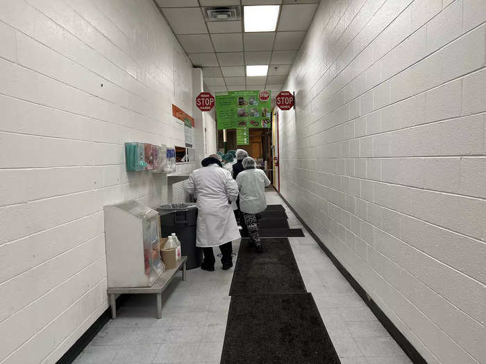 The tour started at the sanitation station right before entering the main food prep area. Regardless of COVID-19, Gate Gourmet has always had a very strict hygiene policy to ensure all meals are kept clean and healthy.