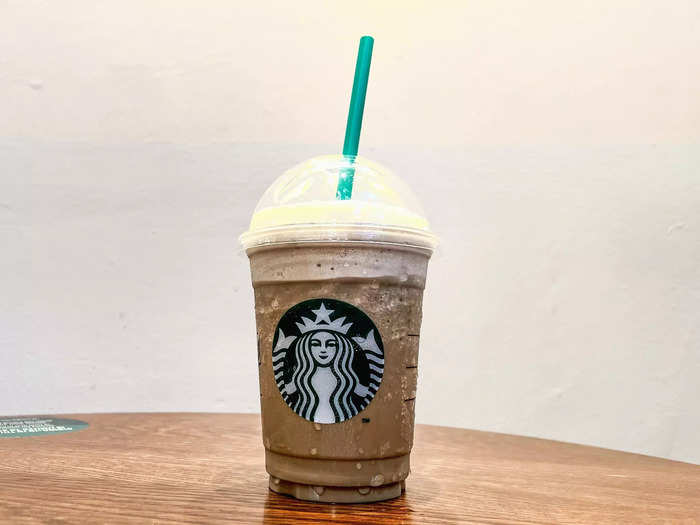 I was curious how the hojicha tea-based frappuccino would stack up against the smokey, nutty hojicha tea that I buy from my favorite Japanese cafe in Singapore.