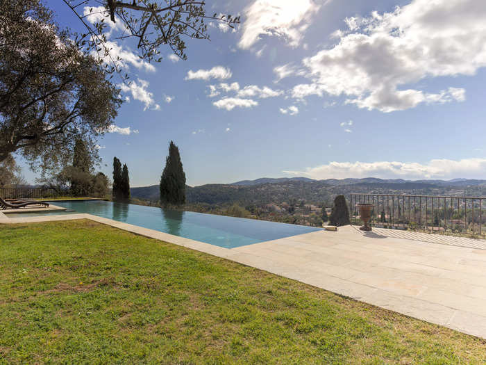 With views overlooking the beautiful countryside of Provence from the estate, it