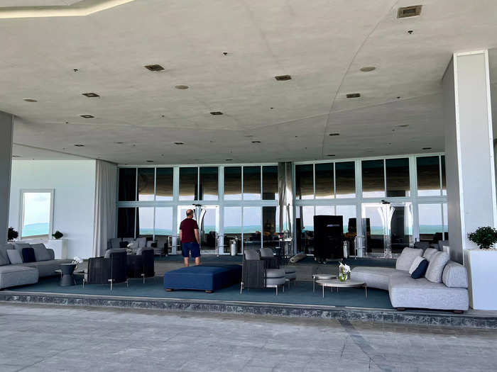 To enter the complex, visitors drive up a ramp and drop their car off at the valet. There was an outdoor lounge area where residents could wait for the valet to retrieve their car when leaving.