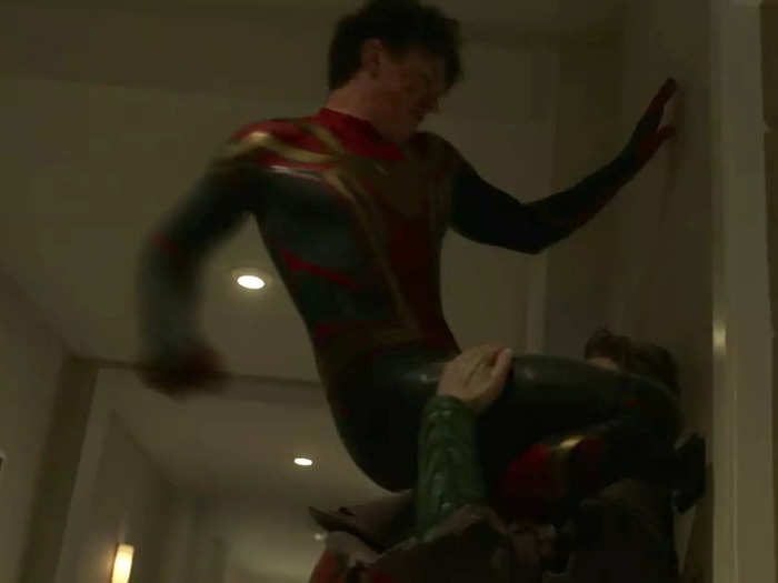 In the hallway, Spider-Man jumped on Goblin and punched his face.