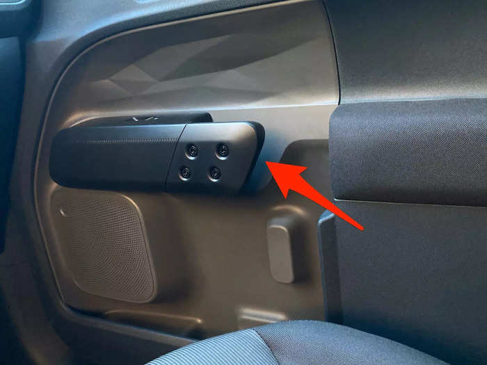 And in place of a traditional door pull, Ford used a more interesting floating rectangular piece.