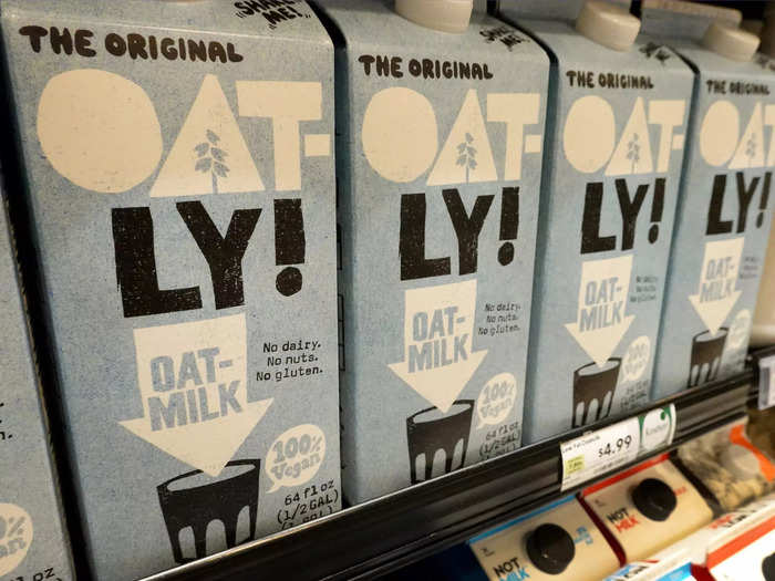 The difference is much more apparent in oat milk. A half-gallon of Oatly oat milk at Walmart costs $4.38. A half-gallon of homemade oat milk with the Almond Cow costs just 23 cents.