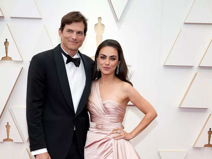 Ashton Kutcher and Mila Kunis opted for classic red-carpet attire.