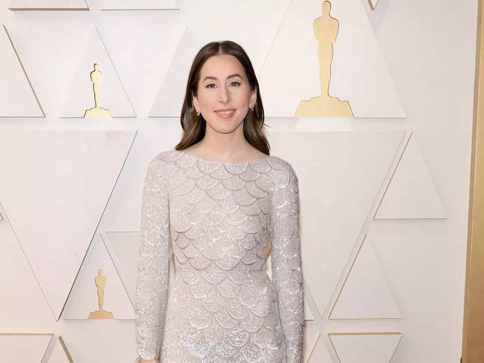 Arriving on the red carpet with her sisters, Alana Haim attended her first Oscars as an actor in a silver, art deco-style gown.