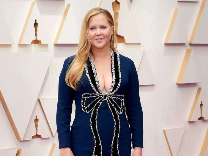 Amy Schumer embraced the bow trend in an odd way.