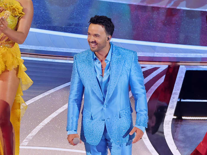 Luis Fonsi performed in a festive shimmering suit to match the vibe of the "Encanto" cast.