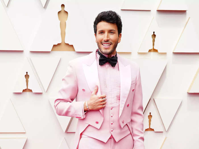 Sebastián Yatra wore a cheery pink suit to his first Oscars.