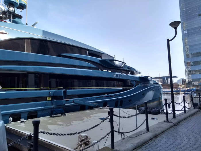 Phi simply had two thin chains separating the dock from the footpath. These were in place along the whole footpath, looked easy to step over, and had been there since before the vessel was seized.