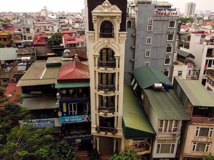 In recent years, newer tube houses have seen a revival of French-style architecture.