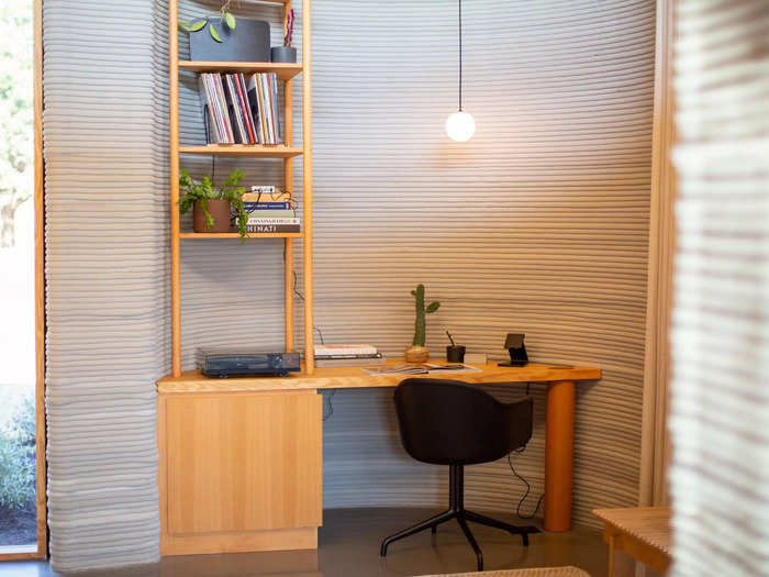 A sizable workstation was located just behind this common space. I don’t enjoy facing a wall while I work, but there’s no denying this corner was beautifully designed and curated.