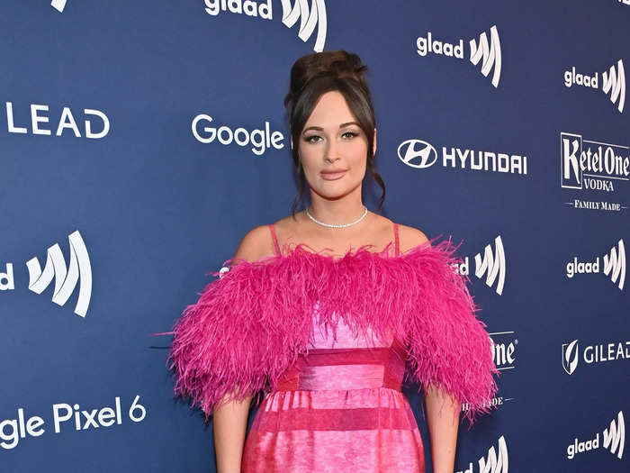 Singer Kacey Musgraves lit up the red carpet in a bright pink look.