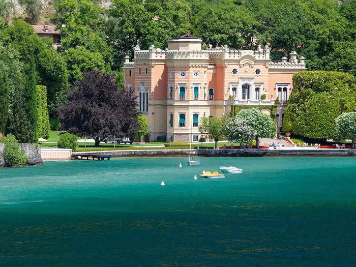 When greeted at The Grand Hotel a Villa Feltrinelli, guests can expect a bouquet of fresh flowers and complimentary wine.