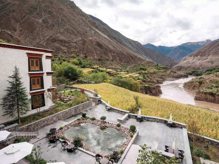 In Western China and Tibet, an independent hotel chain offers guests grand accommodations in untouched locations.