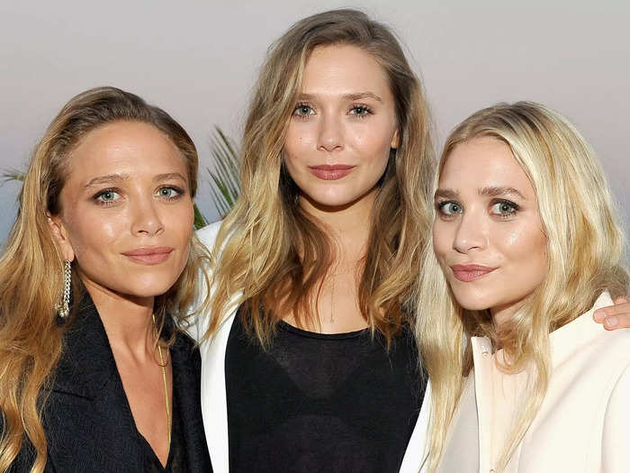 Elizabeth Olsen clapped back at a photographer who dissed her sisters, Mary-Kate and Ashley, in 2012.