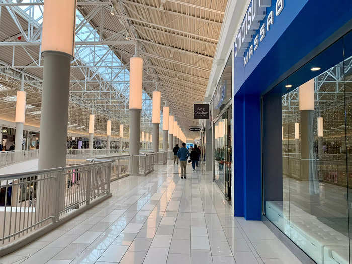 Very few people seemed to be visiting the mall to shop, including me. I saw very few people actually carrying shopping bags, despite the hundreds of stores.