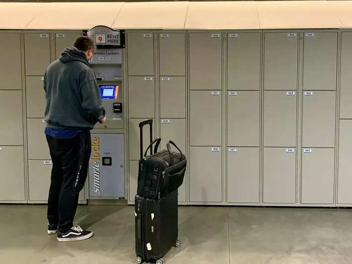 Luckily, there were lockers available to rent right before entering the mall.