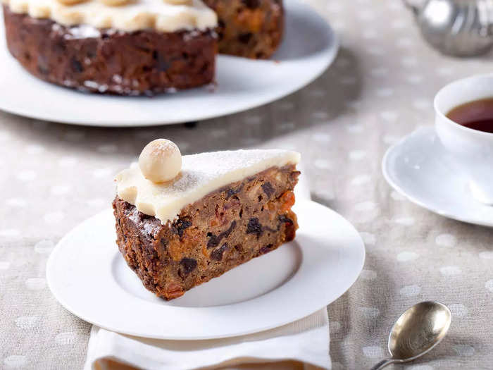 People in the United Kingdom eat simnel cake.