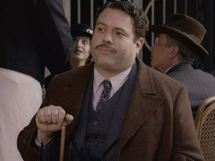 Non-magical character Jacob Kowalski is played by actor and director Dan Fogler.