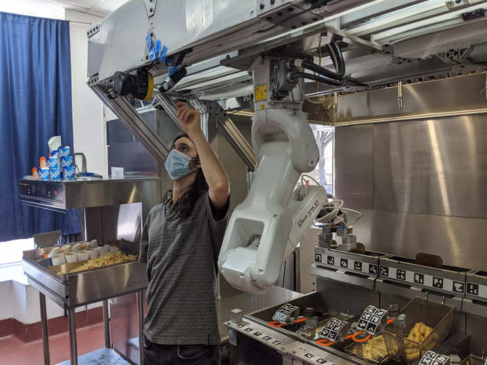 Flippy manages the fryer station, allowing back-of-house fast-food workers to focus on other tasks.