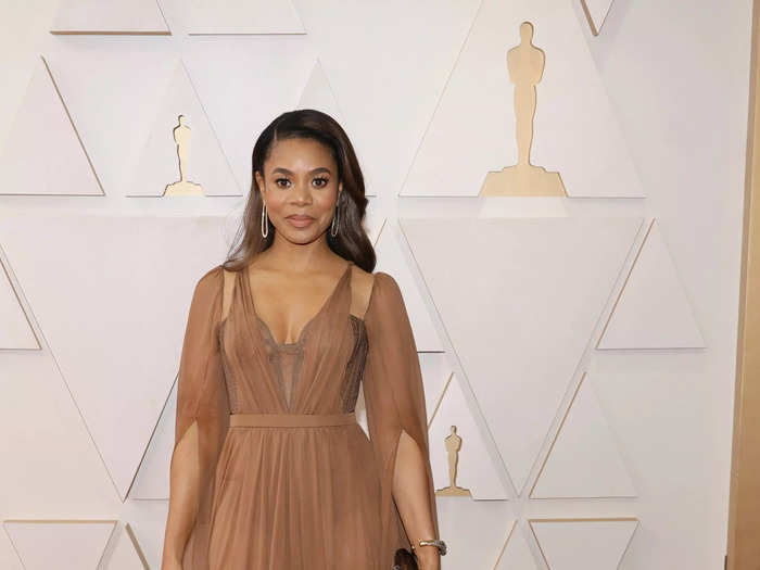 Regina Hall, one of the three Oscars hosts that evening, exuded grace in this mocha tulle gown.