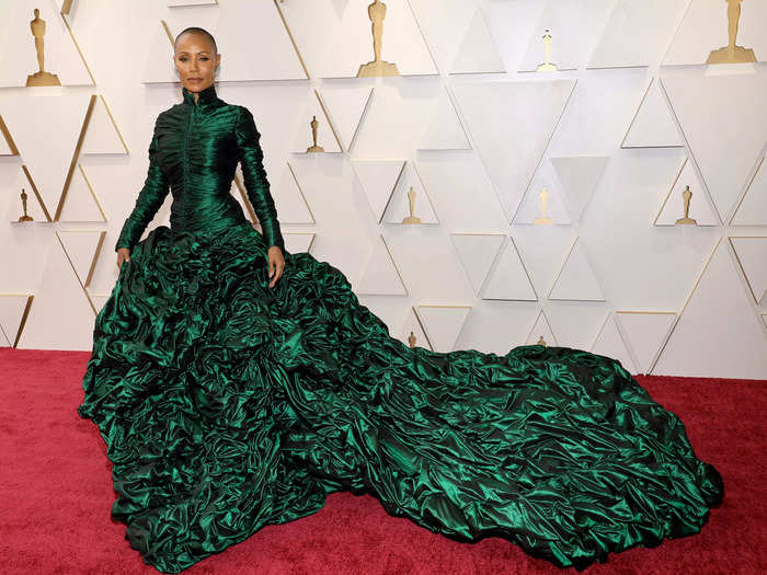 Jada Pinkett Smith was bringing the drama even before the events of the evening in this emerald-green turtleneck gown with a long train.