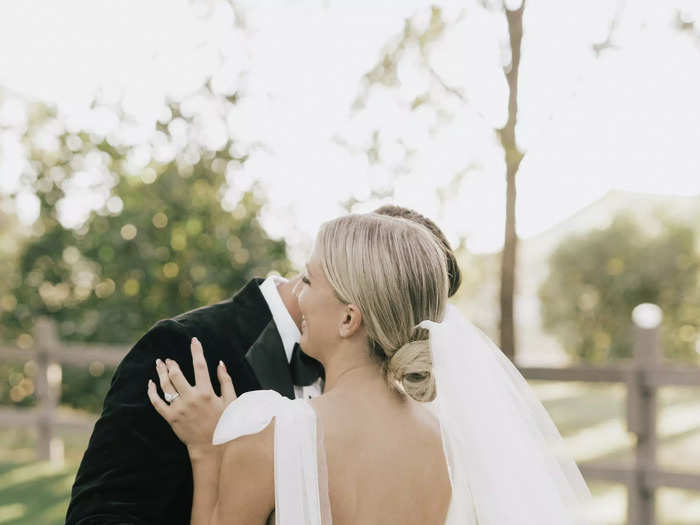 Katie kept the rest of her bridal look simple.