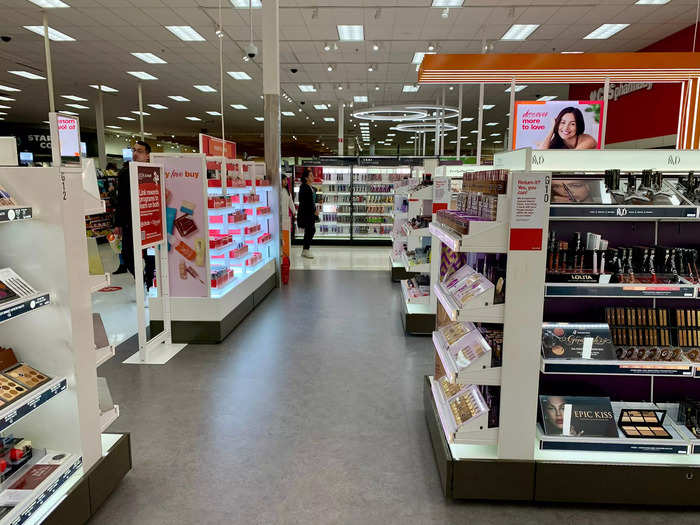 There are six stores and services inside Target aside from the main store, but clever design delineated the space between the different stores and made them feel separate.