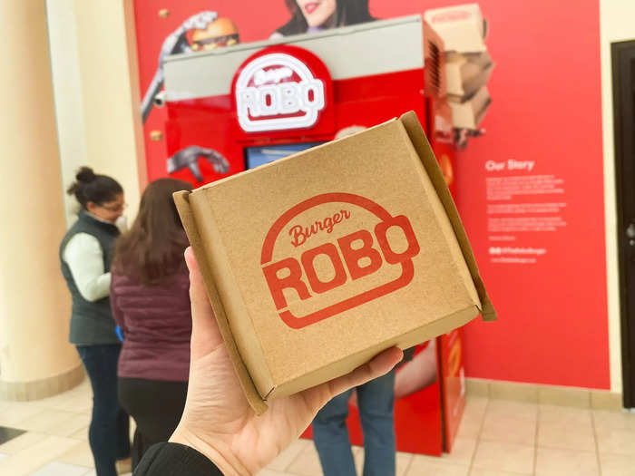 And unlike the typical mall vending machine that dispenses prepackaged snacks and drinks, the Roboburger promises fresh and simple $7 burgers made within minutes.