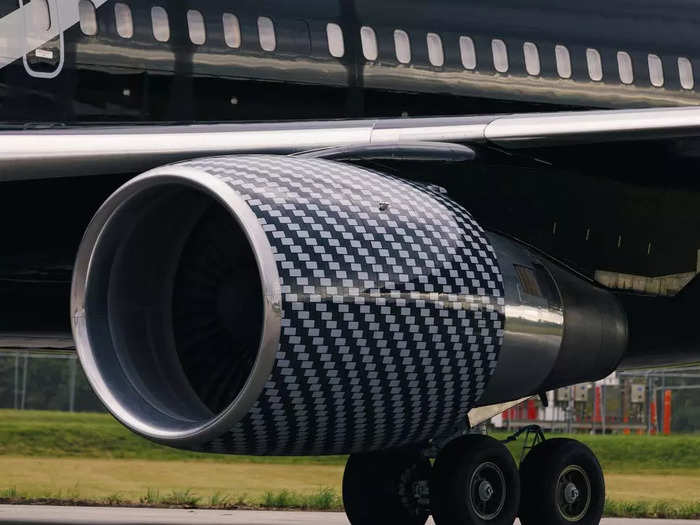 Moreover, the engine cowlings were given a shiny "carbon fiber effect."