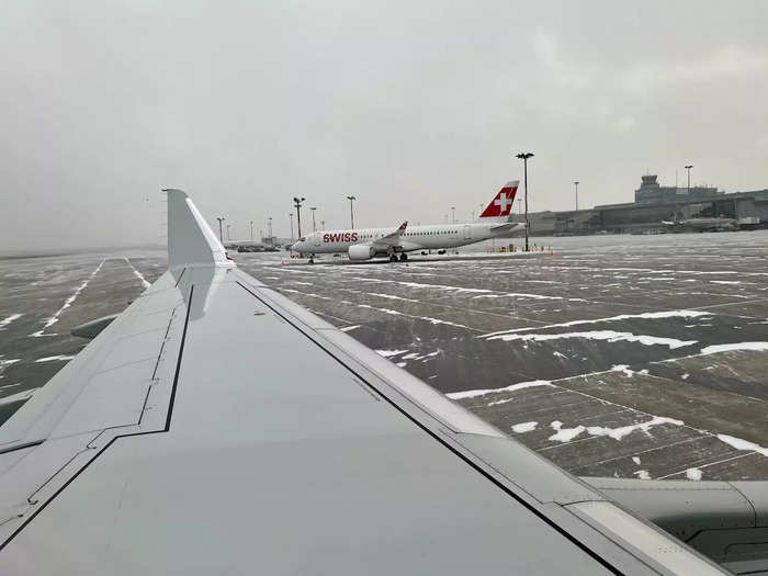 I enjoyed taxiing along the snowy Canadian airport and even saw a brand new SWISS A220 that likely just came off the Airbus assembly line.