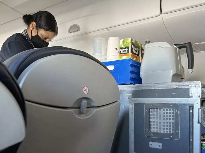 While there was no inflight service on the one-hour A319 flight, the Embraer flight attendants did provide a quick food and beverage service onboard, which included pretzels and a drink, like tea, water, coffee, and orange juice.