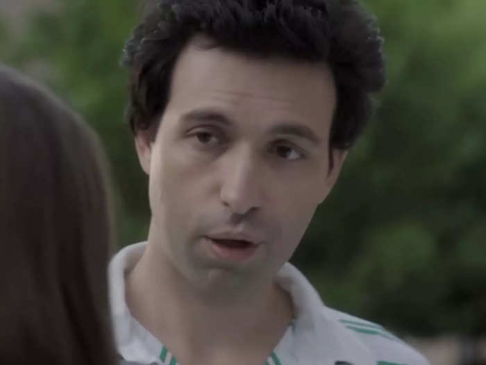 Alex Karpovsky starred as Ray Ploshansky.