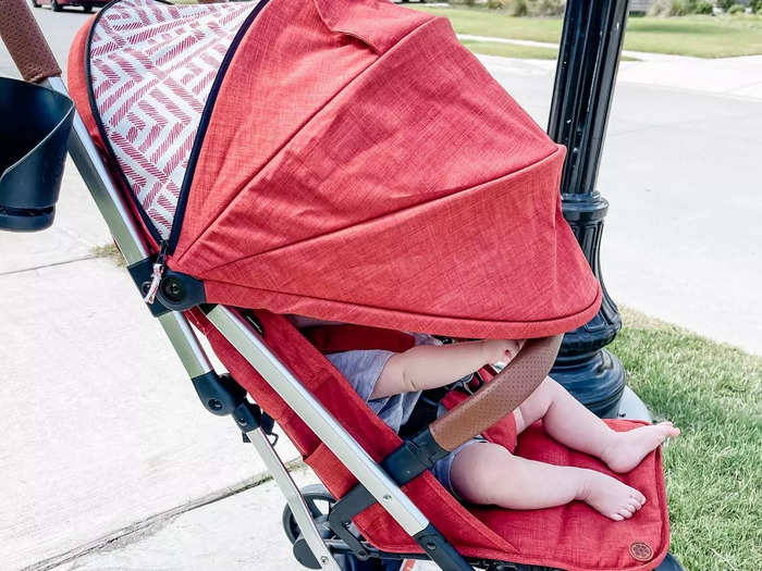 A sustainable stroller you can fold with one hand