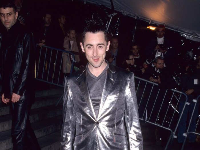 In 1998, Alan Cumming attended the gala in an entirely silver outfit and a pair of sneakers.