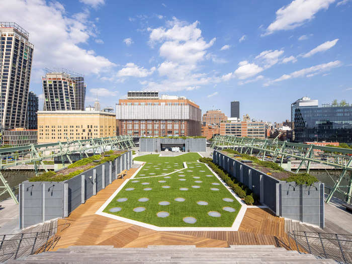 The office — which takes up around 350,000 square feet on the pier — features a rooftop park which is open to the public. At 80,000 square feet, the park is the most expansive rooftop open space in the city.