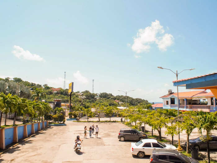 On the way back to the port in Roatan, we stopped at a gift shop. Instead of shopping, I chose to explore the area outside the store to get a better sense of my surroundings until it was time to go back to the ship.