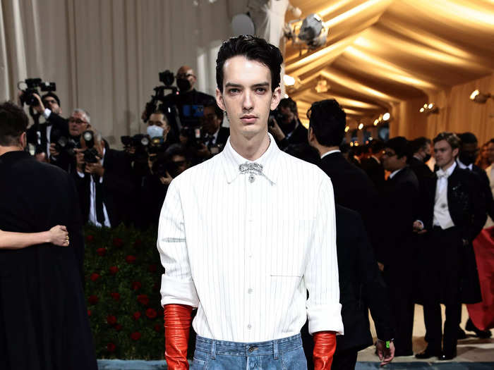 While tall gloves were key in Gilded era fashion, Kodi Smit-McPhee