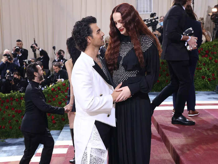 Joe Jonas cradled Sophie Turner