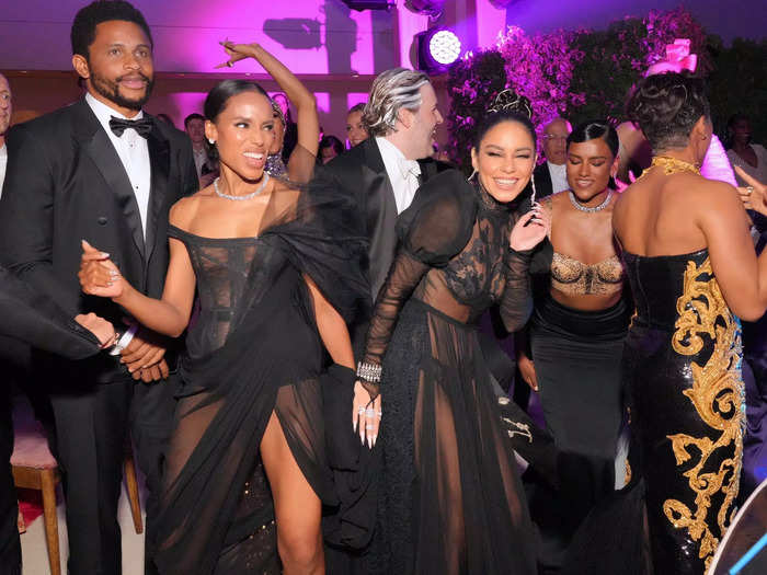 On the dance floor, Kerry Washington had fun with Vanessa Hudgens, Simone Ashley, and Ariana DeBose.